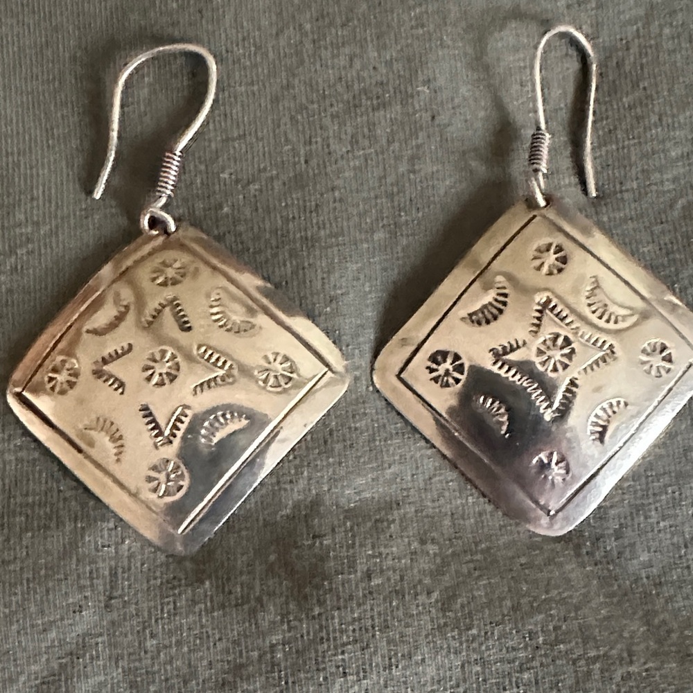 Chic Silver Square Earrings - Picture 2 of 5